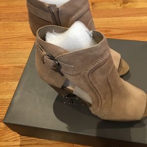 Vince Camuto New and Never worn!!